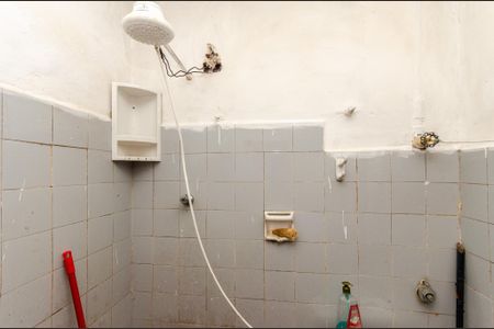 Banheiro de casa à venda com 1 quarto, 53m² em Jardim Cecy, São Paulo