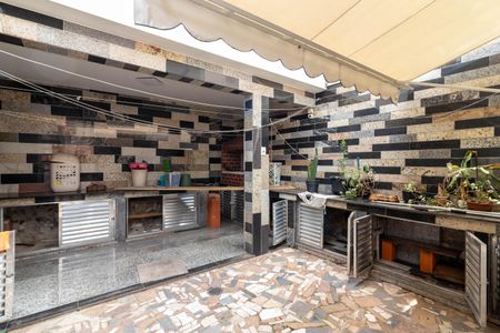 Casa à venda com 197m², 4 quartos e 1 vaga Casa à venda com 197m², 4 quartos e 1 vagaQuintal