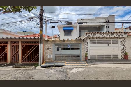 Casa à venda com 197m², 4 quartos e 1 vaga Casa à venda com 197m², 4 quartos e 1 vagaFachada