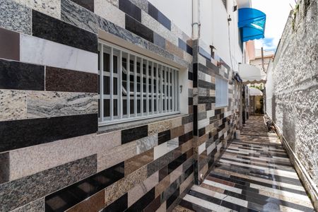 Casa à venda com 197m², 4 quartos e 1 vaga Casa à venda com 197m², 4 quartos e 1 vagaCorredor Lateral