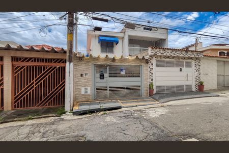 Casa à venda com 197m², 4 quartos e 1 vaga Casa à venda com 197m², 4 quartos e 1 vagaFachada