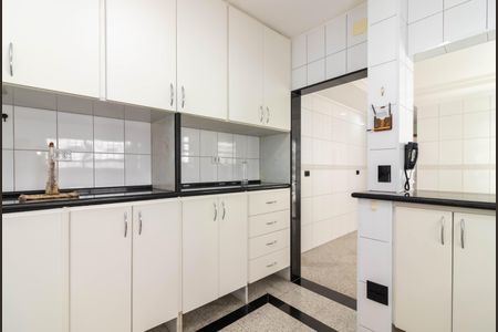 Casa à venda com 197m², 4 quartos e 1 vaga Casa à venda com 197m², 4 quartos e 1 vagaCozinha