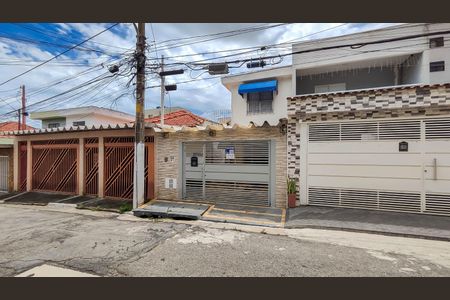 Casa à venda com 197m², 4 quartos e 1 vaga Casa à venda com 197m², 4 quartos e 1 vagaFachada