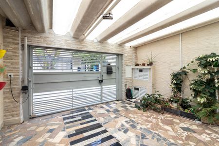 Casa à venda com 197m², 4 quartos e 1 vaga Casa à venda com 197m², 4 quartos e 1 vagaGaragem