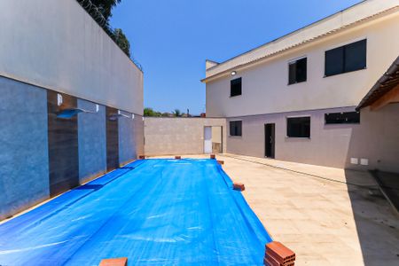 Casa para alugar com 250m², 2 quartos e 3 vagas Casa para alugar com 250m², 2 quartos e 3 vagasÁrea comum - Piscina