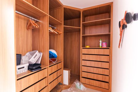 Casa para alugar com 250m², 2 quartos e 3 vagas Casa para alugar com 250m², 2 quartos e 3 vagasCloset Quarto