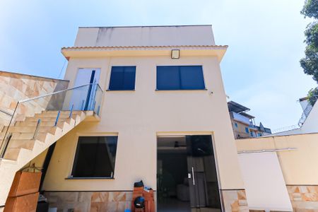 Casa para alugar com 250m², 2 quartos e 3 vagas Casa para alugar com 250m², 2 quartos e 3 vagasFachada