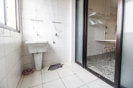 Apartamento à venda com 95m², 3 quartos e 2 vagas Apartamento à venda com 95m², 3 quartos e 2 vagasÁrea de Serviço