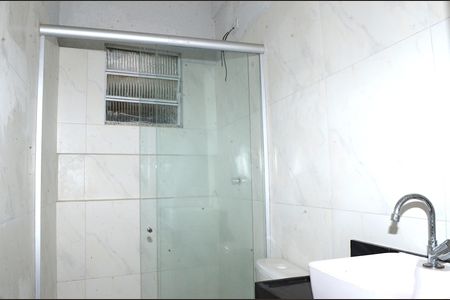 Banheiro de casa para alugar com 2 quartos, 60m² em Tupi, Belo Horizonte