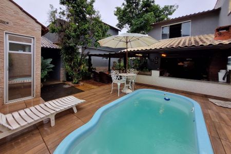 Casa à venda com 181m², 4 quartos e 5 vagasPiscina