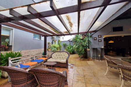 Casa à venda com 181m², 4 quartos e 5 vagasÁrea externa