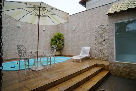 Casa à venda com 181m², 4 quartos e 5 vagasPiscina