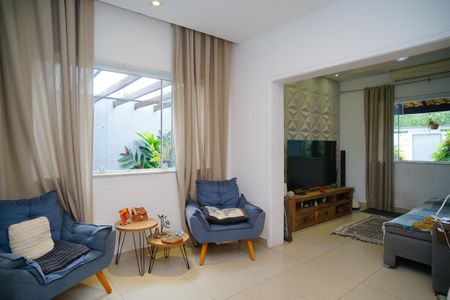 Casa à venda com 181m², 4 quartos e 5 vagasSala