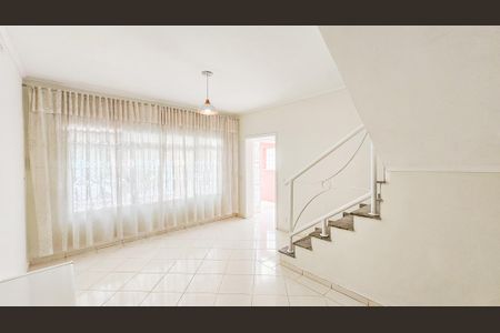 Casa para alugar com 190m², 3 quartos e 3 vagasSala