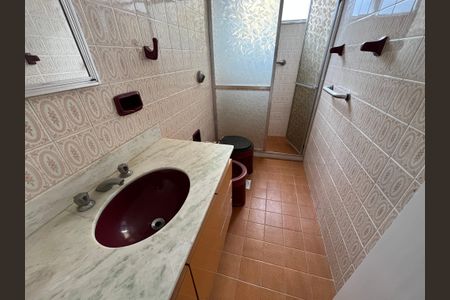 Banheiro social de apartamento para alugar com 3 quartos, 90m² em Jardim Guanabara, Rio de Janeiro