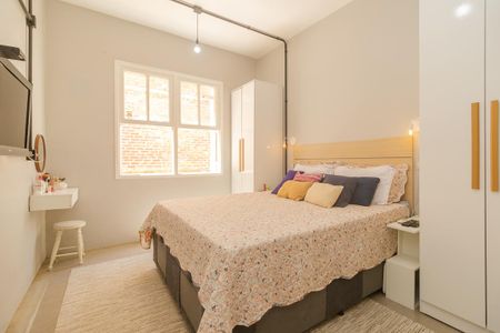 Quarto 1 de apartamento à venda com 3 quartos, 55m² em Menino Deus, Porto Alegre