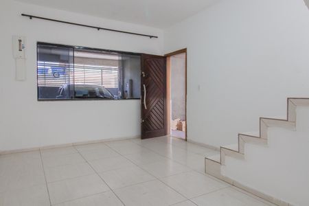 Casa para alugar com 250m², 4 quartos e 2 vagas Casa para alugar com 250m², 4 quartos e 2 vagasSala