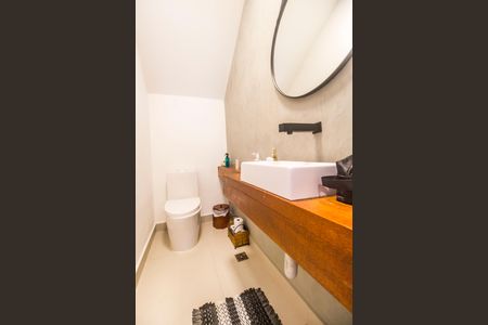 Casa de condomínio à venda com 159m², 3 quartos e 2 vagasLavabo