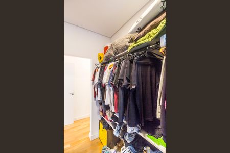 Casa de condomínio à venda com 159m², 3 quartos e 2 vagasCloset da suíte