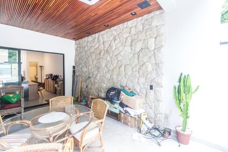 Casa de condomínio à venda com 159m², 3 quartos e 2 vagasVaranda gourmet