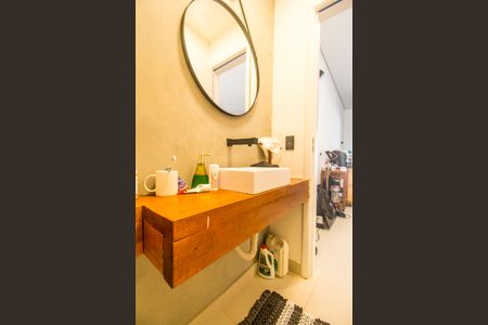 Casa de condomínio à venda com 159m², 3 quartos e 2 vagasLavabo