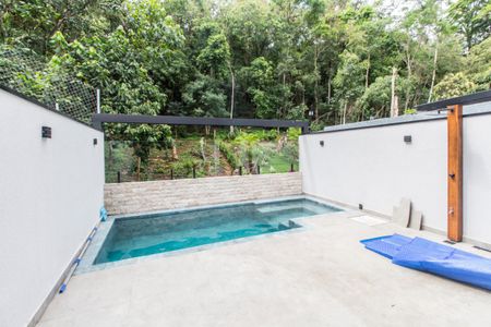 Casa de condomínio à venda com 159m², 3 quartos e 2 vagasPiscina