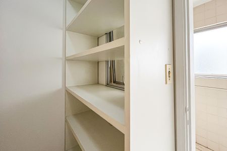 Apartamento à venda com 125m², 3 quartos e 2 vagas Apartamento à venda com 125m², 3 quartos e 2 vagasQuarto de Serviço