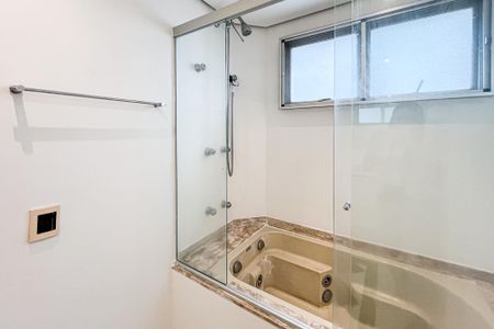 Apartamento à venda com 125m², 3 quartos e 2 vagas Apartamento à venda com 125m², 3 quartos e 2 vagasBanheiro da Suíte