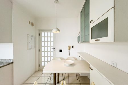 Apartamento à venda com 125m², 3 quartos e 2 vagas Apartamento à venda com 125m², 3 quartos e 2 vagasCozinha