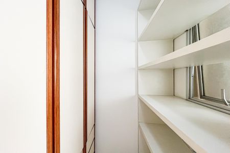 Apartamento à venda com 125m², 3 quartos e 2 vagas Apartamento à venda com 125m², 3 quartos e 2 vagasQuarto de Serviço