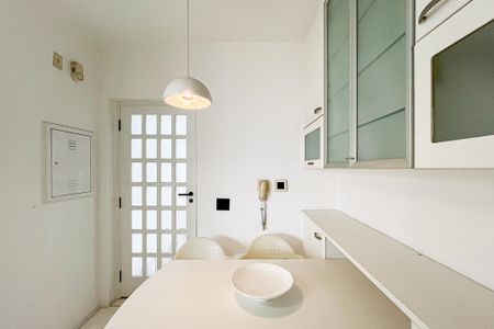 Apartamento à venda com 125m², 3 quartos e 2 vagas Apartamento à venda com 125m², 3 quartos e 2 vagasCozinha