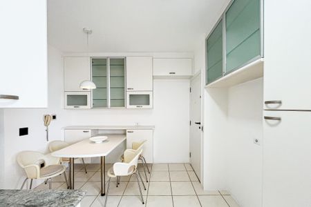 Apartamento à venda com 125m², 3 quartos e 2 vagas Apartamento à venda com 125m², 3 quartos e 2 vagasCozinha