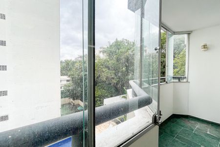 Apartamento à venda com 125m², 3 quartos e 2 vagas Apartamento à venda com 125m², 3 quartos e 2 vagasSacada