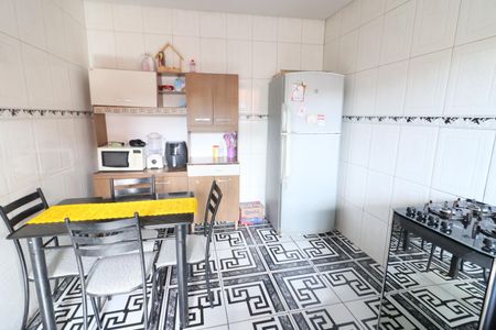 Casa à venda com 220m², 5 quartos e 5 vagasCozinha e Área de Serviço 2
