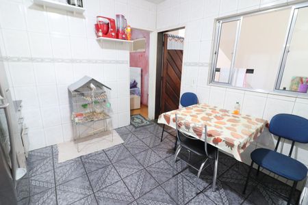 Casa à venda com 220m², 5 quartos e 5 vagasCozinha e Área de Serviço 1