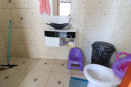 Casa à venda com 220m², 5 quartos e 5 vagasBanheiro 2