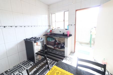 Casa à venda com 220m², 5 quartos e 5 vagasCozinha e Área de Serviço 2