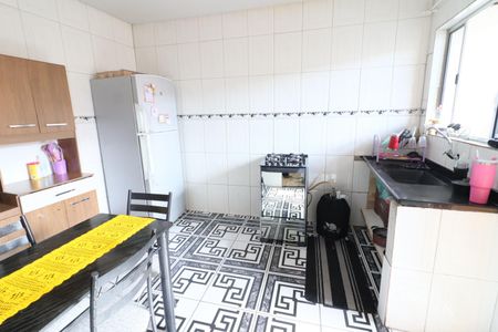 Casa à venda com 220m², 5 quartos e 5 vagasCozinha e Área de Serviço 2