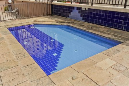 Apartamento à venda com 80m², 3 quartos e 2 vagas Apartamento à venda com 80m², 3 quartos e 2 vagasÁrea comum - Piscina