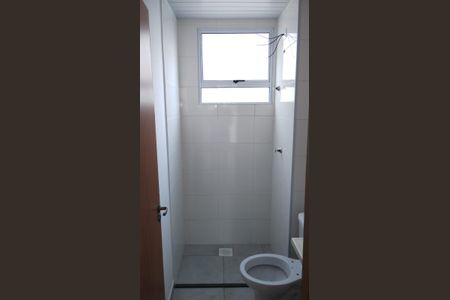 Banheiro de apartamento para alugar com 2 quartos, 41m² em Vila Perracini, Poá