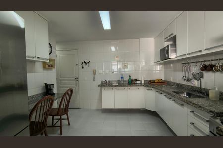 Apartamento à venda com 126m², 3 quartos e 2 vagasCozinha e Área de Serviço 