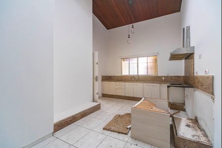 Casa à venda com 243m², 5 quartos e 4 vagasCopa e cozinha 