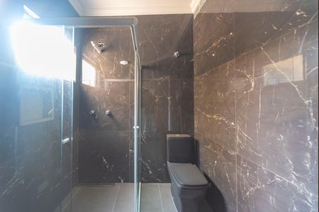 Casa à venda com 243m², 5 quartos e 4 vagasBanheiro do Quarto 3