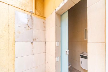 Casa à venda com 243m², 5 quartos e 4 vagasBanheiro do quintal 