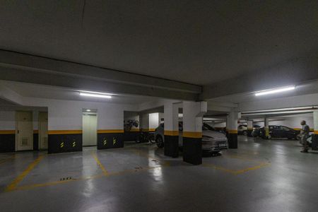 Apartamento à venda com 260m², 3 quartos e 4 vagas Apartamento à venda com 260m², 3 quartos e 4 vagasGaragem
