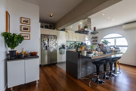 Apartamento à venda com 260m², 4 quartos e 4 vagasCozinha