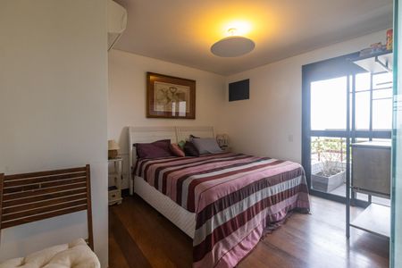 Apartamento à venda com 260m², 4 quartos e 4 vagasSuíte 2