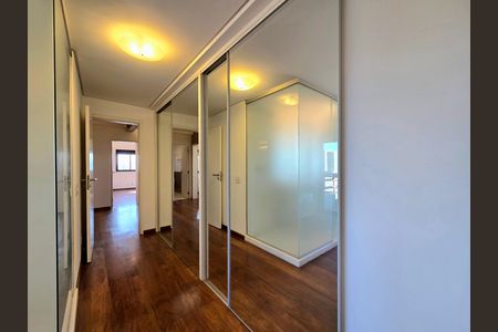 Apartamento à venda com 260m², 3 quartos e 4 vagas Apartamento à venda com 260m², 3 quartos e 4 vagasSuíte 2