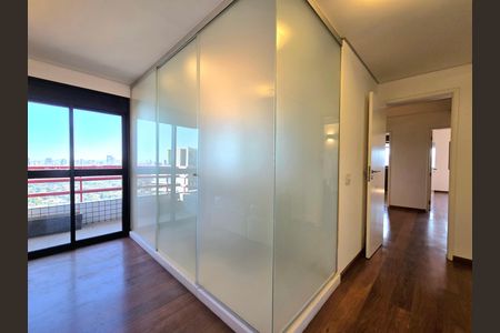 Apartamento à venda com 260m², 3 quartos e 4 vagas Apartamento à venda com 260m², 3 quartos e 4 vagasSuíte 2