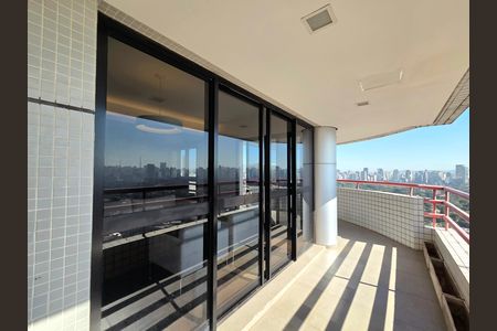 Apartamento à venda com 260m², 3 quartos e 4 vagas Apartamento à venda com 260m², 3 quartos e 4 vagasVaranda da Sala